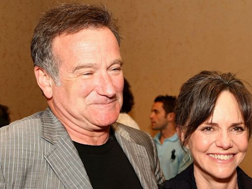 Sally Field Recalls How Robin Williams Helped After Her Father’s Death