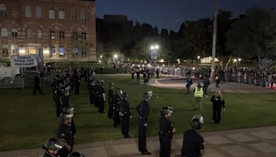 Los Angeles Police Arrest Hundreds in Overnight Sweep to Clear Gaza Protesters From UCLA Campus | Video