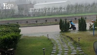 快訊／大雨狂炸澎湖！一級淹水警戒 路面已淹到變「小河」