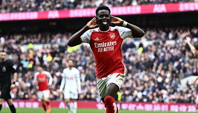 Arsenal vence al Tottenham en su derbi y sueña con la Premier League