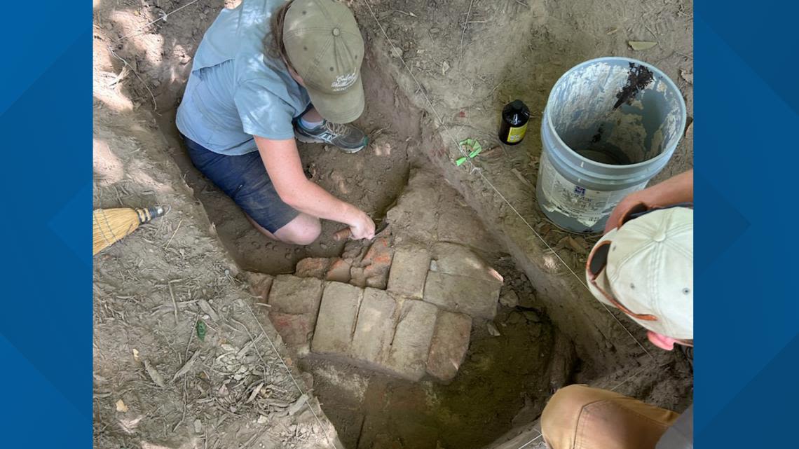 Archeologists in Williamsburg uncover what they believe to be site of Revolutionary War barracks