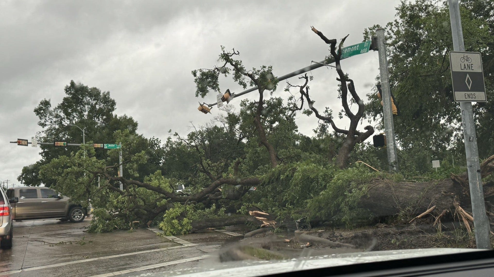 Texas power outage map: Severe storms leave over 360,000 homes, businesses without power