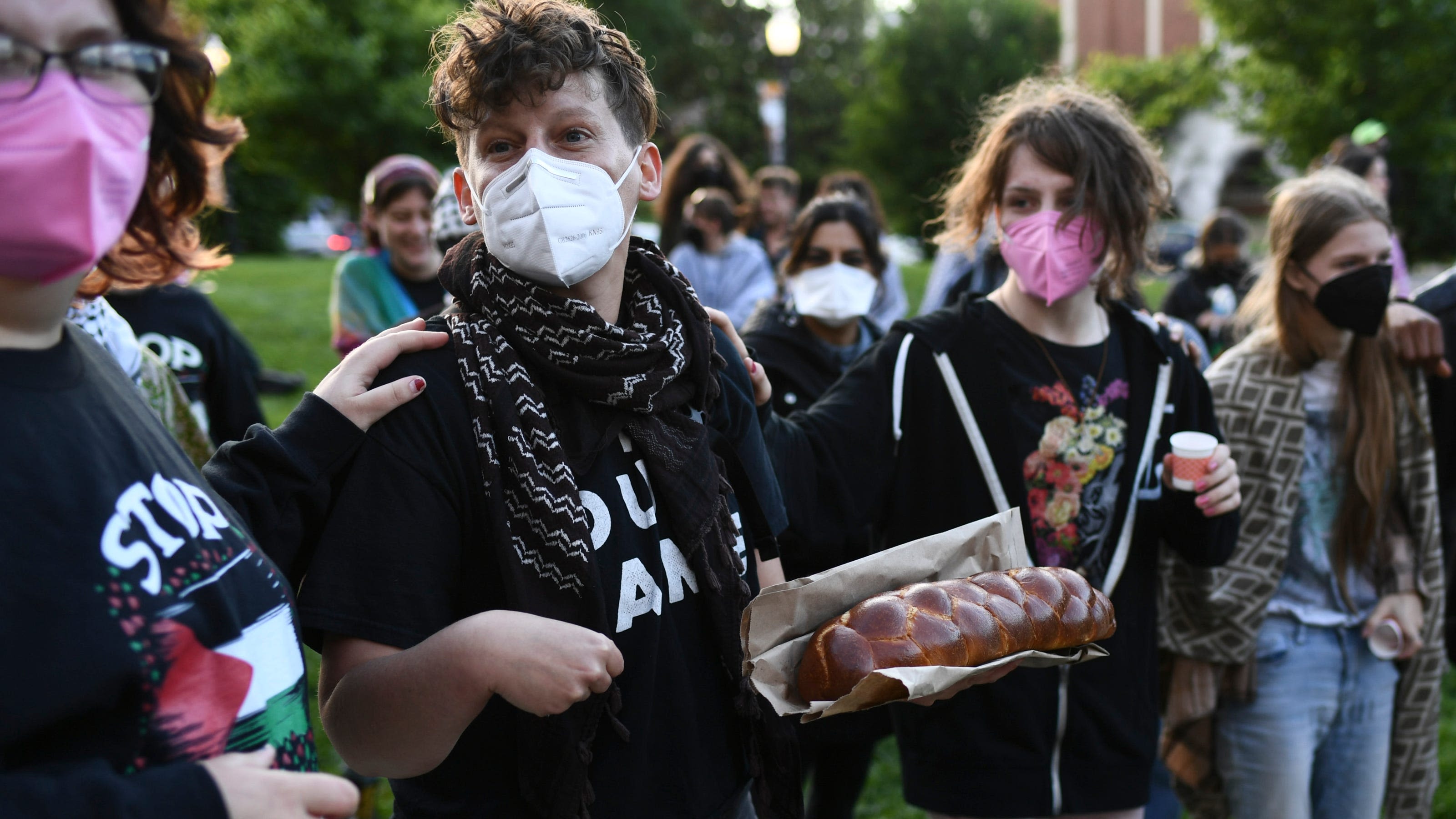 Knoxville Jewish Voices for Peace hosts singing session at UT calling for cease-fire