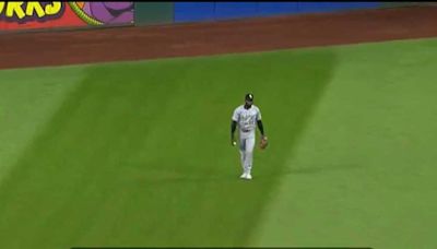 MLB fans rip Luis Robert Jr. for not even attempting a throw on game-winning sacrifice fly