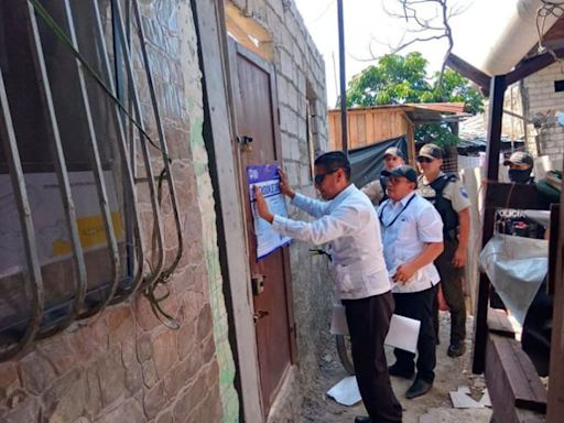 Municipio coloca sellos de paralización de obra en seis inmuebles levantados en las riberas del estero