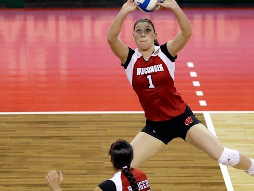 Former Badger Carlini joins volleyball staff