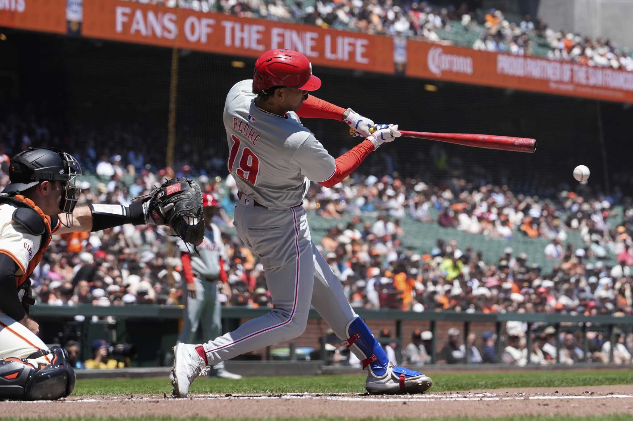 Castellanos, Schwarber HR, Sánchez works 6 strong innings as Phillies beat Giants to end 3-game skid