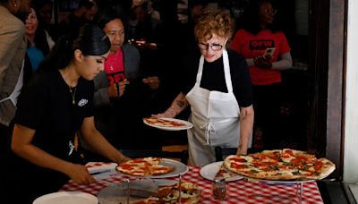 Susan Sarandon vuelve a ser camarera para "despertar a la sociedad" en Nueva York