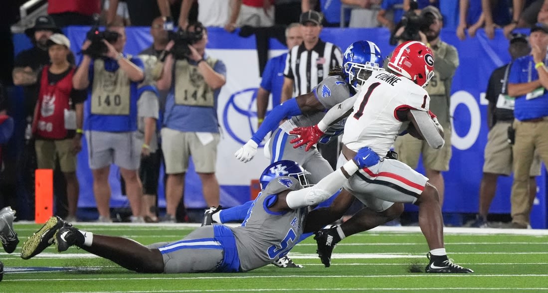 Deadspin | Top 25 roundup: No. 1 Georgia avoids upset, nips Kentucky 13-12