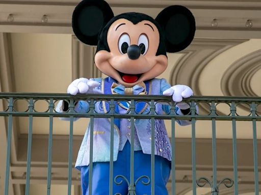 Por qué no puede haber dos Mickey Mouse a la vez en los parques de Disney