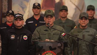 Forças Armadas da Venezuela declaram ‘lealdade absoluta’ a Maduro após apelo de opositor