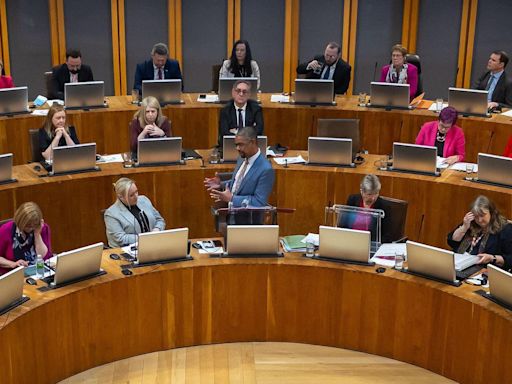 Welsh ministers try to stop ban on politicians lying
