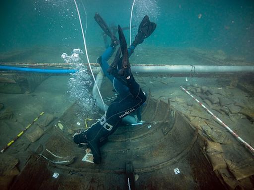 Una embarcación fenicia de 2.600 años de antigüedad hallada en Mazarrón saldrá del mar en septiembre