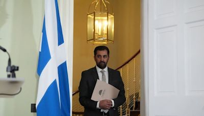 Dimite Humza Yousaf, ministro principal de Escocia, para evitar la censura del Parlamento - La Tercera