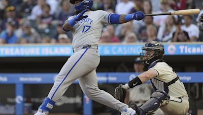 Velázquez hits 2 HRs, Perez adds solo shot as Royals snap skid with 6-1 win over Twins