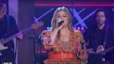 Kelly Clarkson Delivers a Rollicking Rendition of a Trisha Yearwood Classic