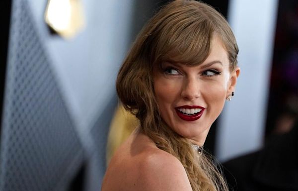 Taylor Swift is urging her fans to vote on Super Tuesday