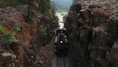 Durango and Silverton Narrow Gauge Railroad extending service