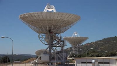 Todas las antenas de la estación de la NASA en Madrid se concentran sobre la lejana sonda Voyager 1