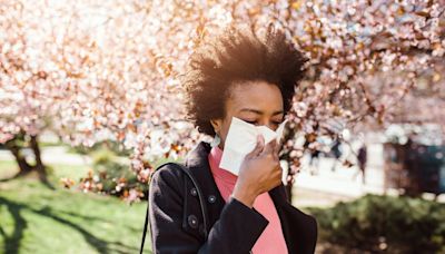 14 Unexpected Signs Of Seasonal Allergies That Aren't Sneezes Or Sniffles