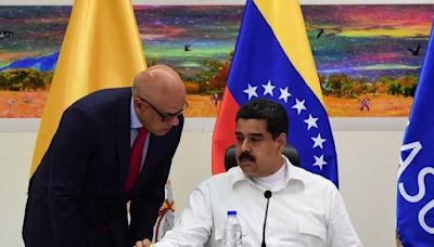 Maduro acusa a EEUU de apoyar a la oposición "fascista" en Venezuela