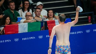 'Bob the Cap Catcher' becomes Olympic sensation after rescuing lost swim cap at bottom of pool