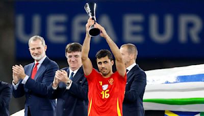 España acapara todos los premios: Rodri es elegido como el mejor jugador de la Eurocopa - La Tercera