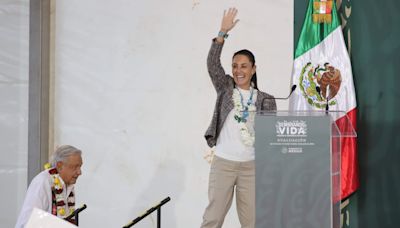 En su primera visita como presidenta electa, Sheinbaum agradece el respaldo de Puebla, donde “arrasamos con todo”