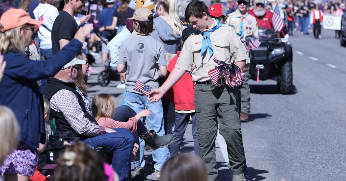 Honoring sacrifice: Hundreds turn out for annual Memorial Day parade