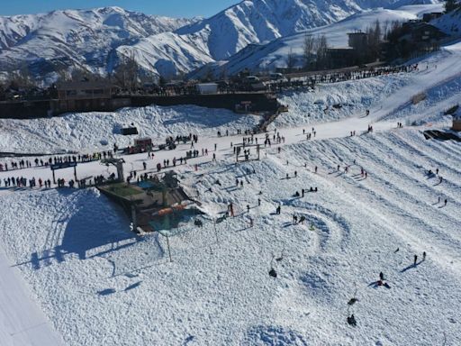 Chili: des conditions météo exceptionnelles rallongent la saison des stations de ski