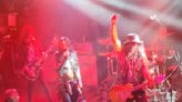 Slash gets his Jimmy Page on in fiery onstage guest spot with hard-rockers Dorothy