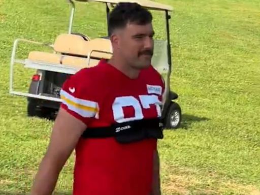 Travis Kelce is cheered on by fans on day two of Chiefs training camp