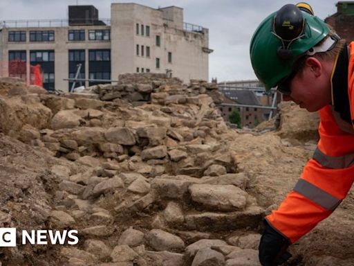 Sheffield Castle experts unearth moat and drawbridge