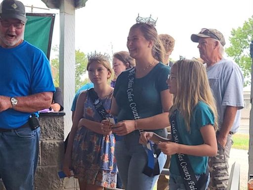 New Miss Coles County royals begin hostess roles at fair