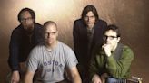 Vevo Footnotes Celebrates Weezer’s ‘Buddy Holly’ As The ‘Blue Album’ Turns 30