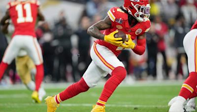 'Everybody Gotta Eat!' Troubled Chiefs WR in Public Appearance