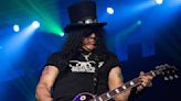 Slash agresivo y despreocupado, electriza al público de la capital