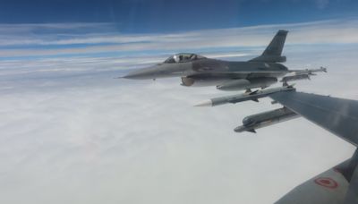 國軍F-16V掛AIM-120飛彈空中戰鬥巡邏護領空 P-3C緊盯共艦無所遁形