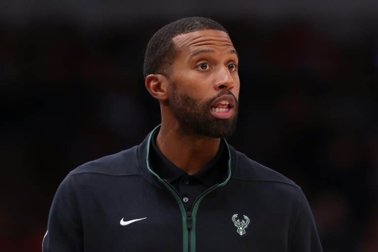 Celtics assistant coach Lee hired as coach of NBA Hornets