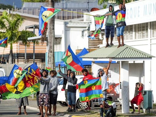 Nueva Caledonia, en toque de queda por violentos disturbios que han dejado al menos dos muertos