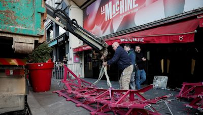 Windmill sails fall from Paris cabaret club Moulin Rouge