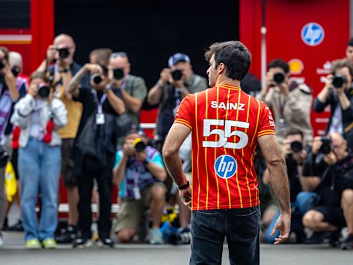 Sainz dice que su situación le ha enseñado a "confiar muy poco en la gente del paddock"