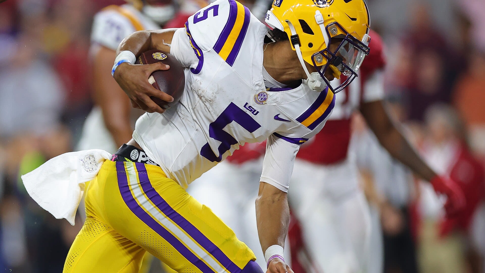 Jayden Daniels says he'll try to pass Michael Vick, Lamar Jackson as best running QB ever