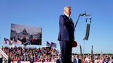 Trump desafía a justicia ante seguidores en Waco, Texas