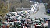 Agricultores franceses y españoles bloquean la frontera para "tener peso" en las elecciones europeas