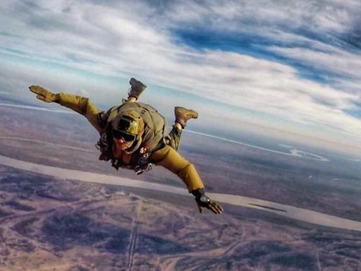Quién era Franco Sottile, el integrante de la Fuerza Aérea que murió durante un entrenamiento de paracaidismo y que salvó la vida de un compañero en plena caída libre
