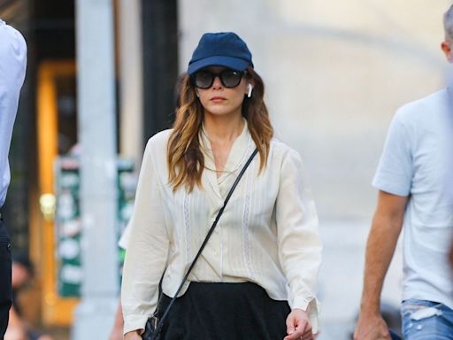 Elizabeth Olsen réussit le pari d’être chic en sandales et chaussettes