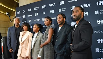 Au festival du film de Toronto, Denzel Washington présente en famille "La leçon de piano"