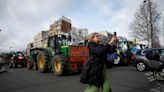 Los agricultores franceses preparan una dura bienvenida a Macron en feria agrícola