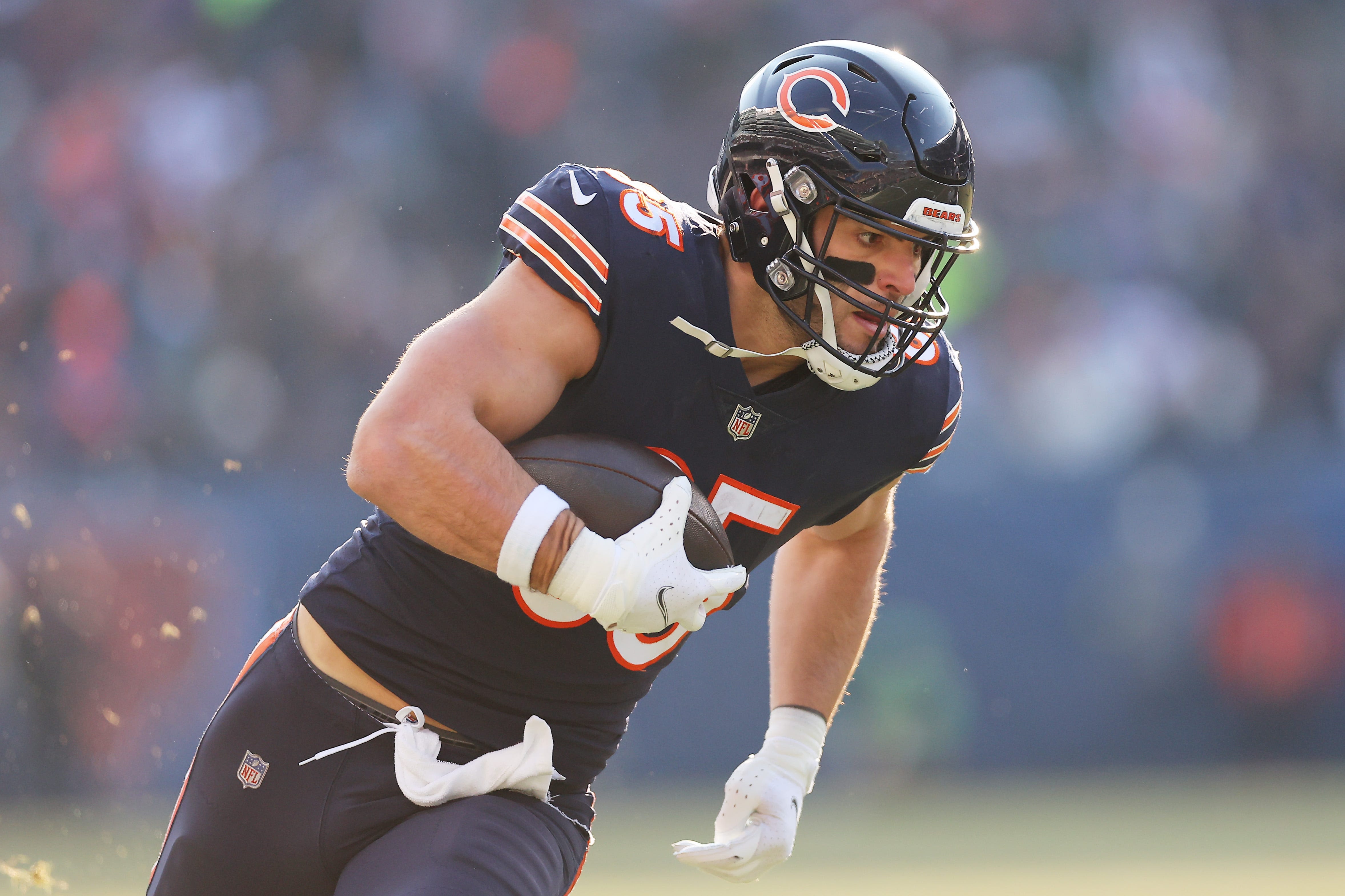 Madden 25 believes Bears' Cole Kmet is a top-10 tight end